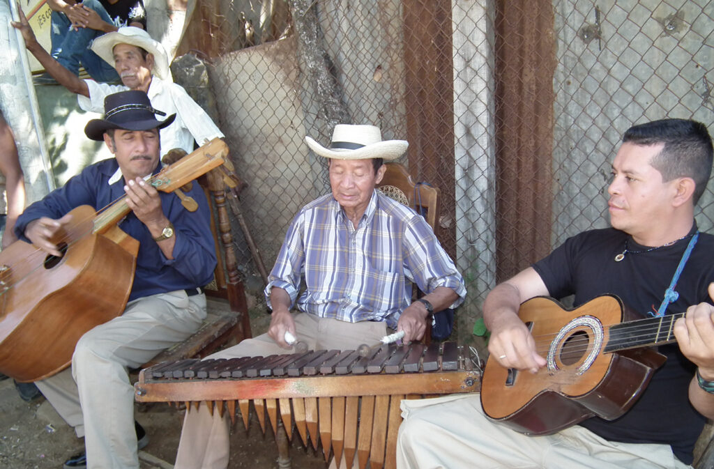 Fotografía artística relacionada con música mexicana y cultura